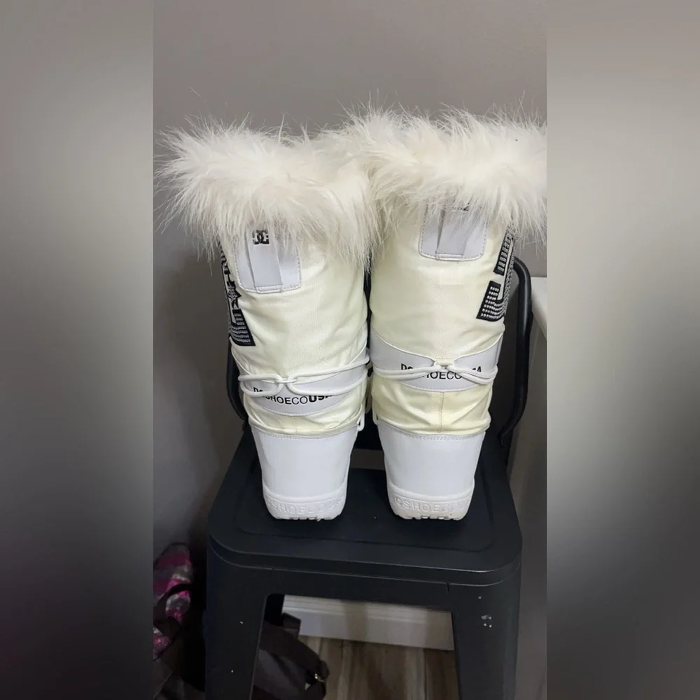 White DC Chalet Furry Boots - Picture 5 of 7